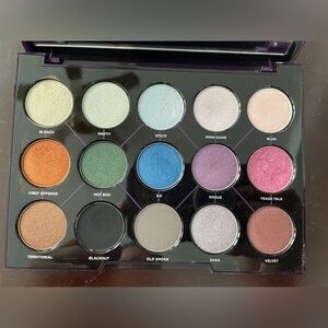 Urban Decay - UD - Distortion - Eyeshadow Pallette